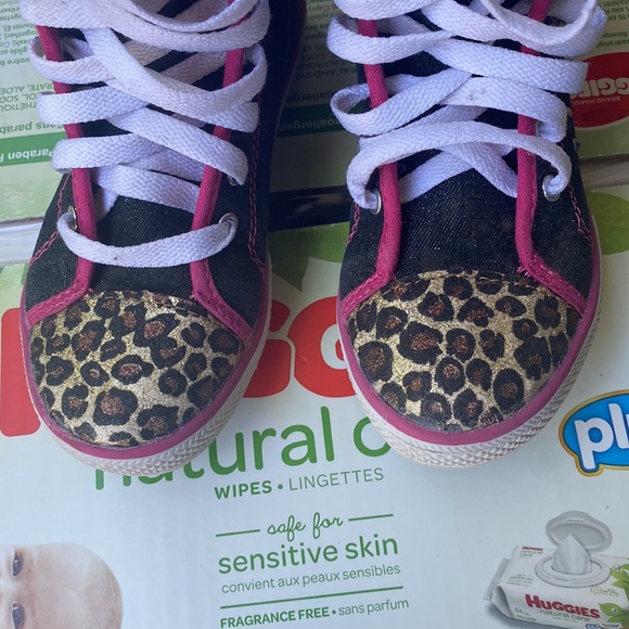 Girls high top shoes (gently used) - Picture 6 of 7